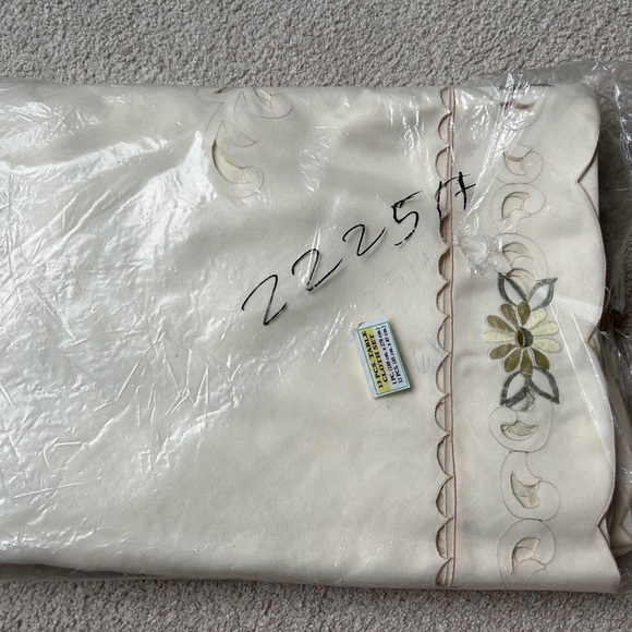 Ivory Embroidery Organza Floral 72”X108” 12 Table Cloths Napkins Wedding Party - Picture 4 of 9